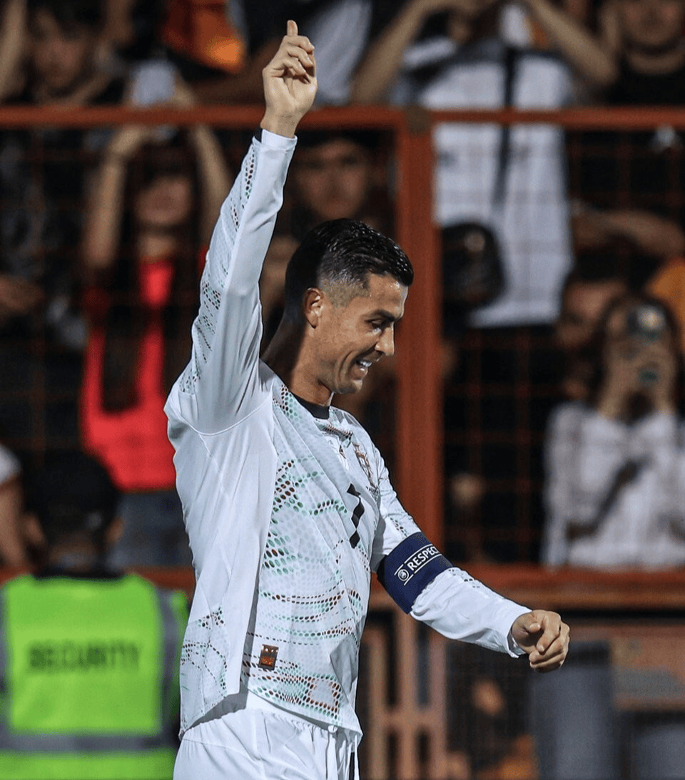 ayx 体育博彩网站 c罗上演回归首秀 