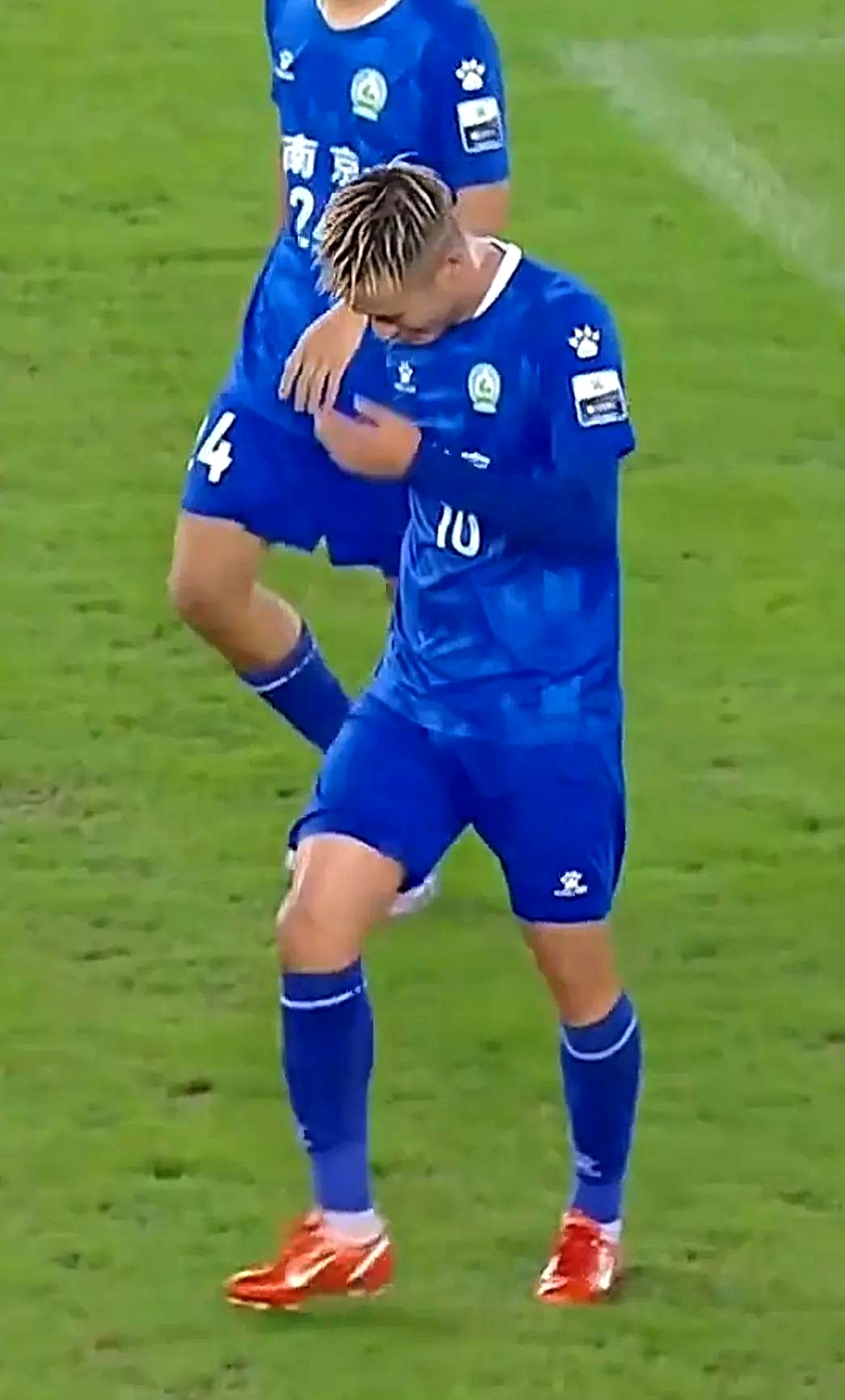 荷甲转会期再迎强敌，切尔西防线松动，主帅态度：赛场秩序良好，纪律约束更严格的简单介绍