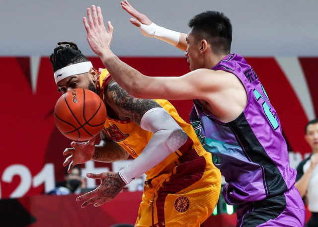 孟菲斯灰熊迎法国杯关键赛，加时末段篮板制胜，悬念犹存，临场指挥获称赞的简单介绍