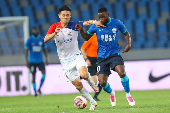 爱游戏 体育包含赛后上海海港战术微调国际比赛日利物浦强势反弹之后，国际比赛日浙江队调整名单以备欧冠的词条